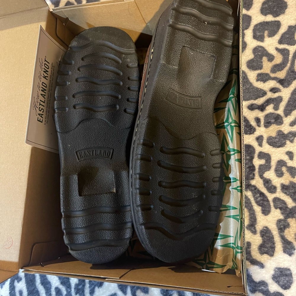 New in box! Eastland Plainview brown lace up shoes. Size 10. - Picture 5 of 5